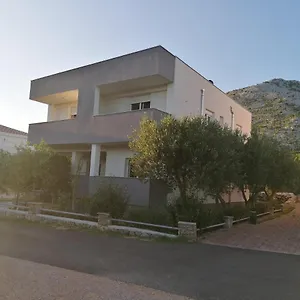 Lota Apartmán Starigrad Paklenica